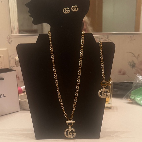 Luxurious Gold GG Necklace and Earring Set - Picture 1 of 9
